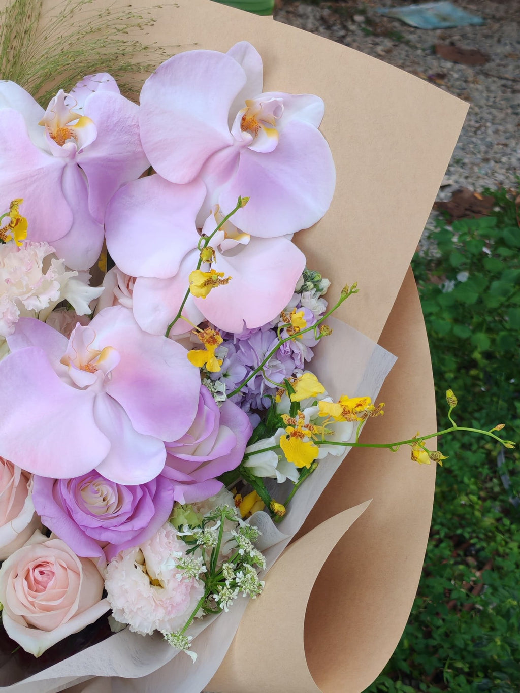 Pink Series Fresh Roses & Phalaenopsis Bouquet – Country Style - FLOWERHOLIC
