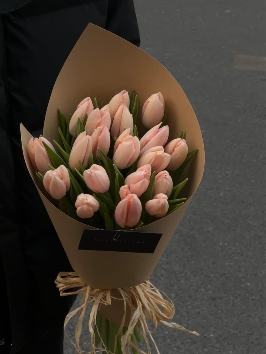 Premium 20 Tulip Bouquet – Fresh Imported Tulips for Every Occasion - FLOWERHOLIC